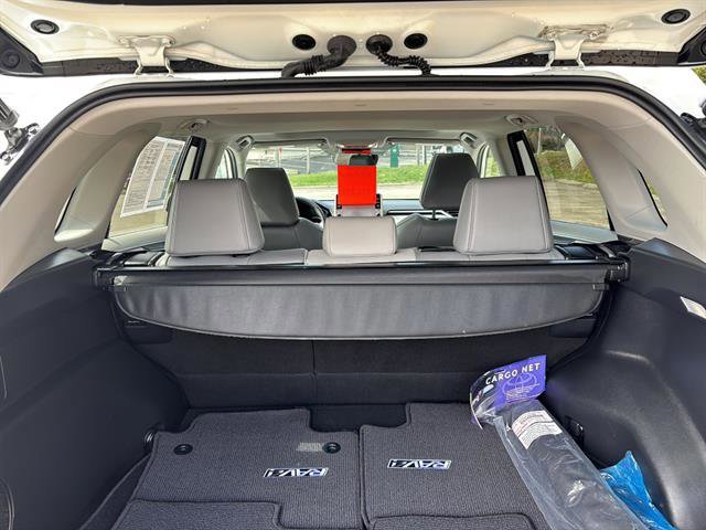 Used 2022 Toyota RAV4 Limited image 18