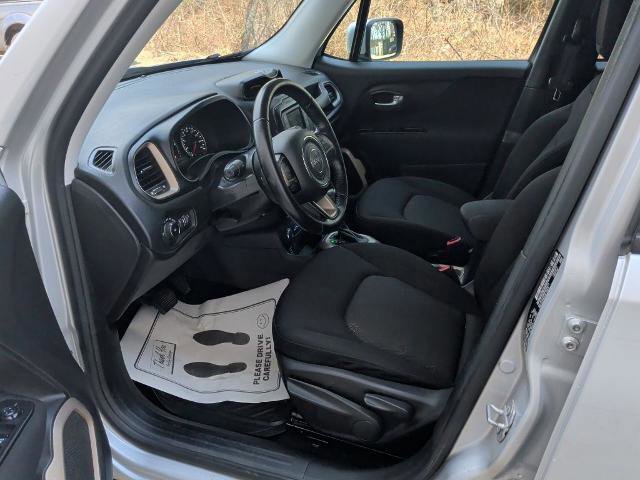 Used 2017 Jeep Renegade Latitude image 13