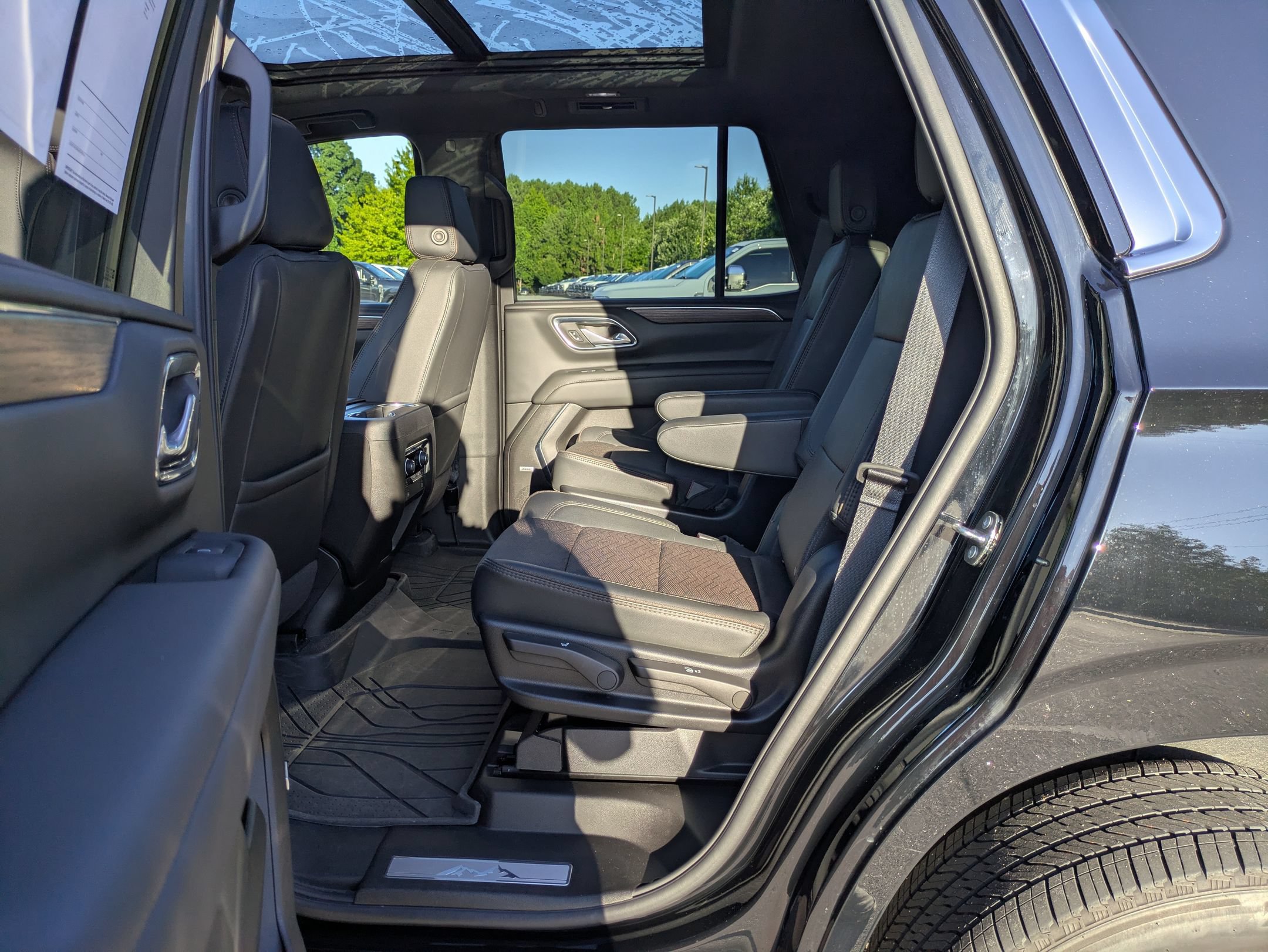 Used 2024 Chevrolet Tahoe High Country AWD/4WD image 28