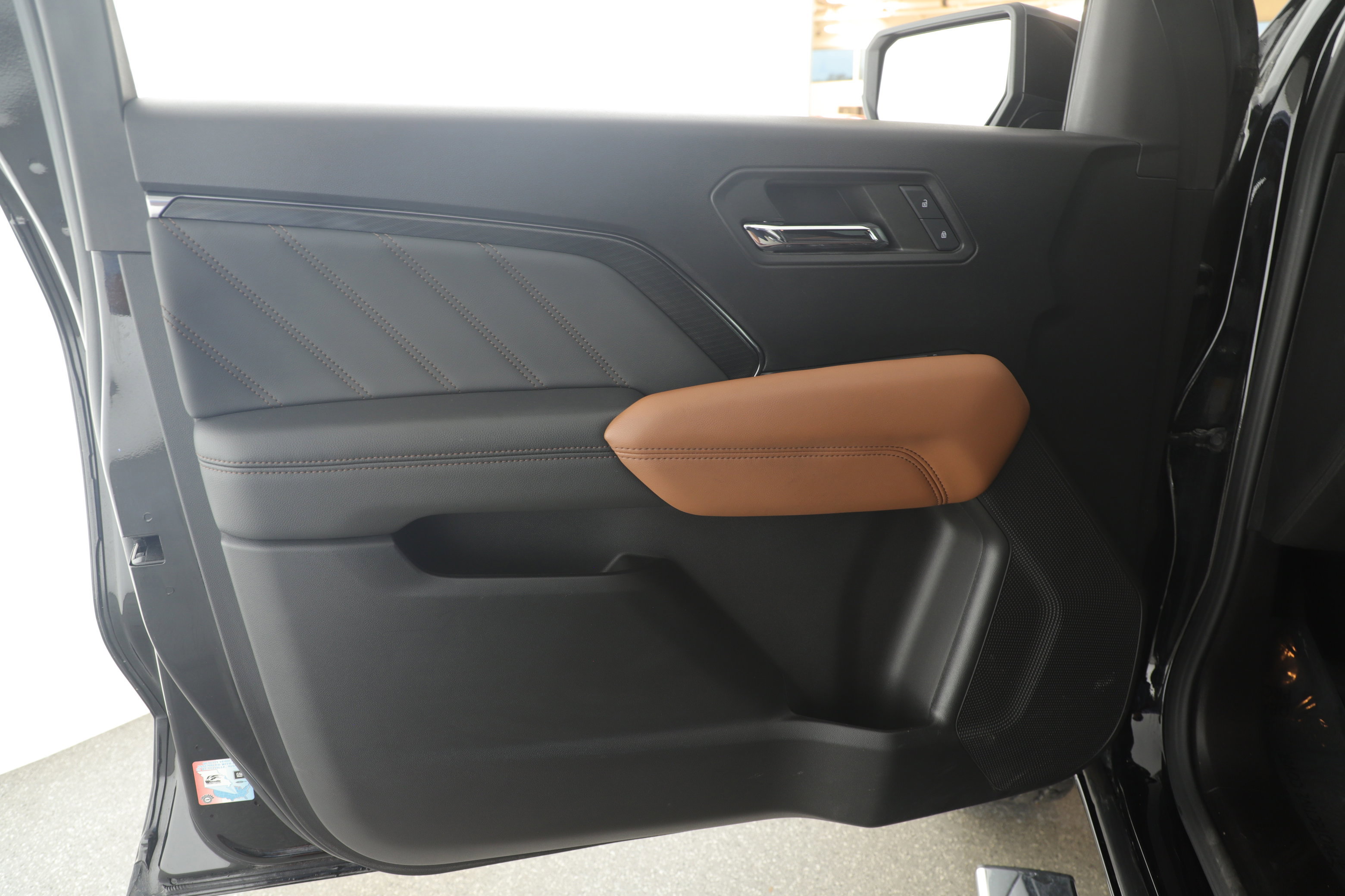 Used 2023 GMC Canyon AT4 w/ Technology Package image 8