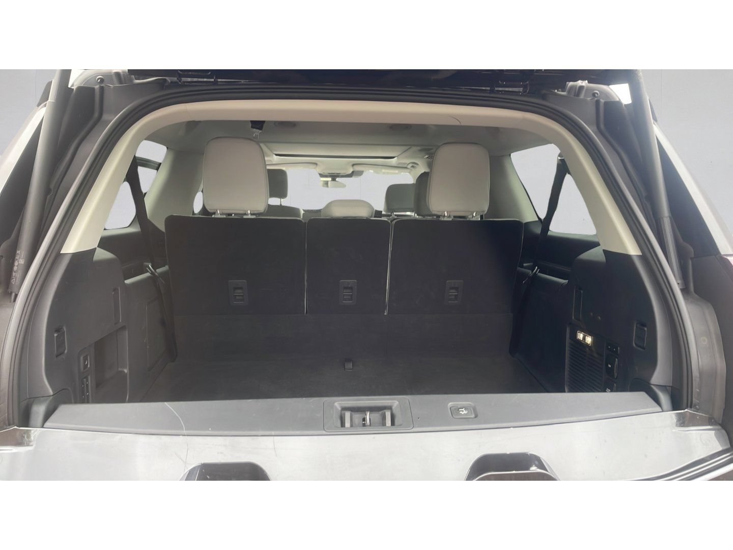 Certified 2025 Ford Expedition Max Platinum w/ Driver's Package AWD/4WD image 14