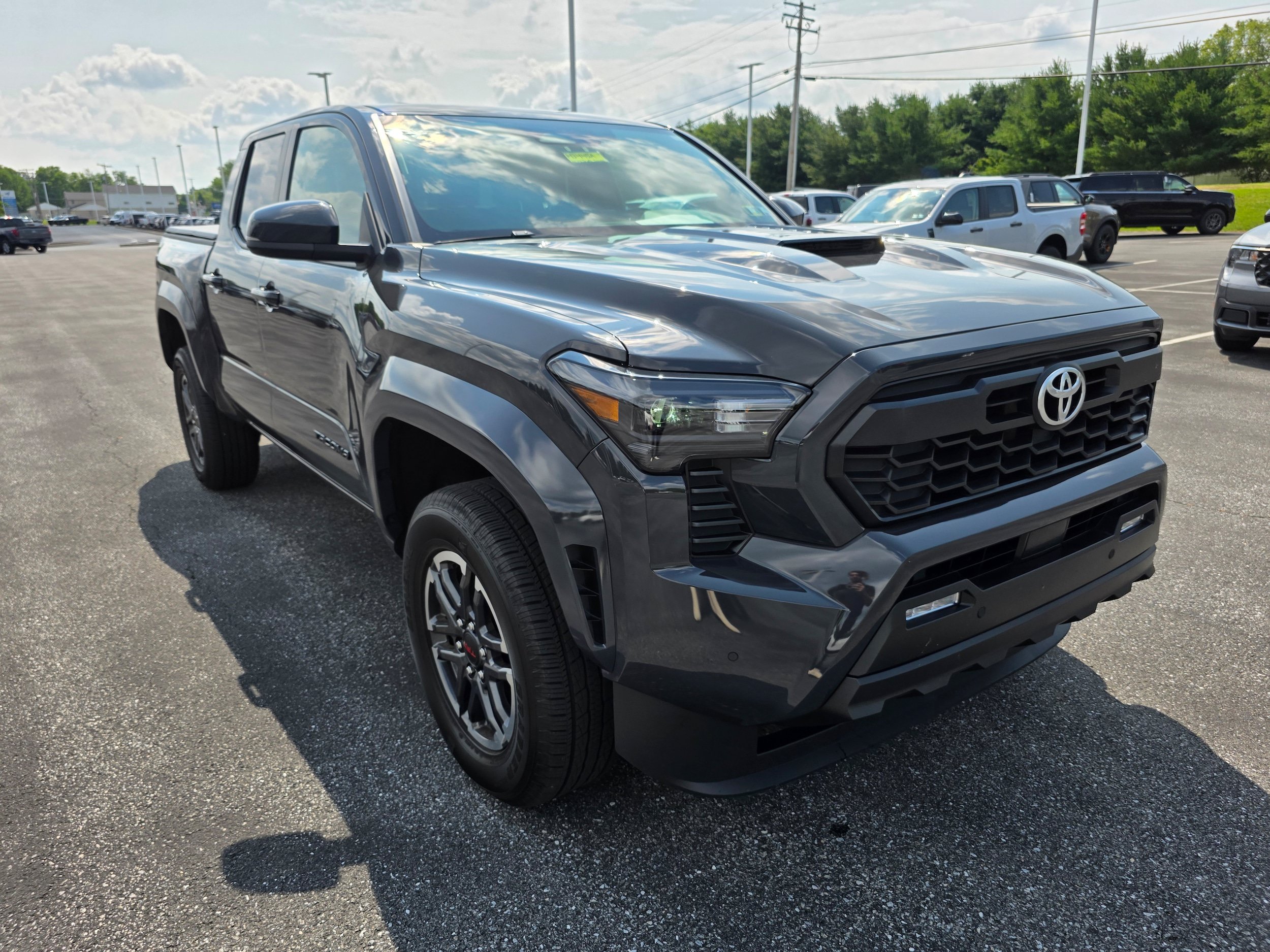 Used 2024 Toyota Tacoma TRD Sport w/ TRD Sport Upgrade Package AWD/4WD image 7