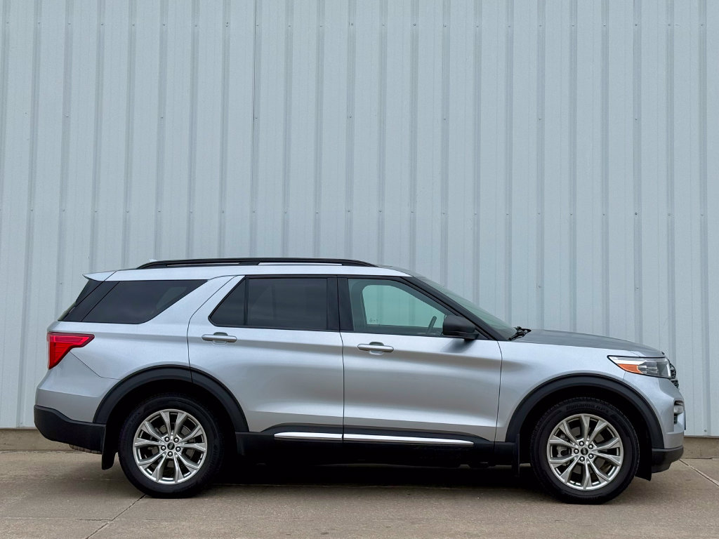 Certified 2020 Ford Explorer XLT w/ Equipment Group 202A AWD/4WD image 7