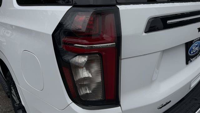 Used 2024 Chevrolet Tahoe Z71 w/ Luxury Package AWD/4WD image 38