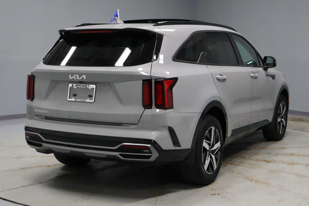 Used 2023 Kia Sorento EX w/ Panoramic Sunroof Package FWD image 12