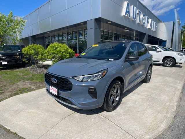 Certified 2023 Ford Escape ST-Line w/ Tech Pack #1 AWD/4WD image 4