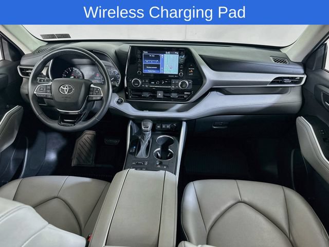 Used 2020 Toyota Highlander XLE AWD/4WD image 18
