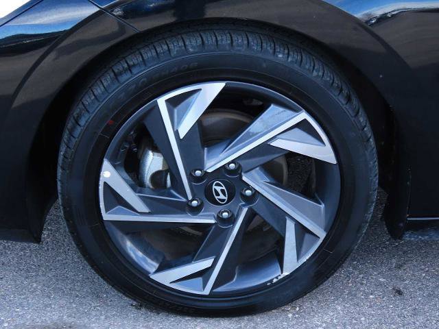 Used 2024 Hyundai Elantra Limited image 13