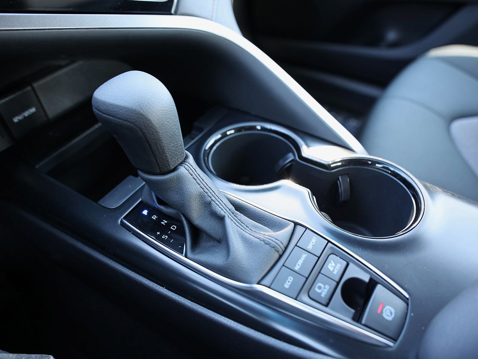 Used 2020 Toyota Camry LE image 30