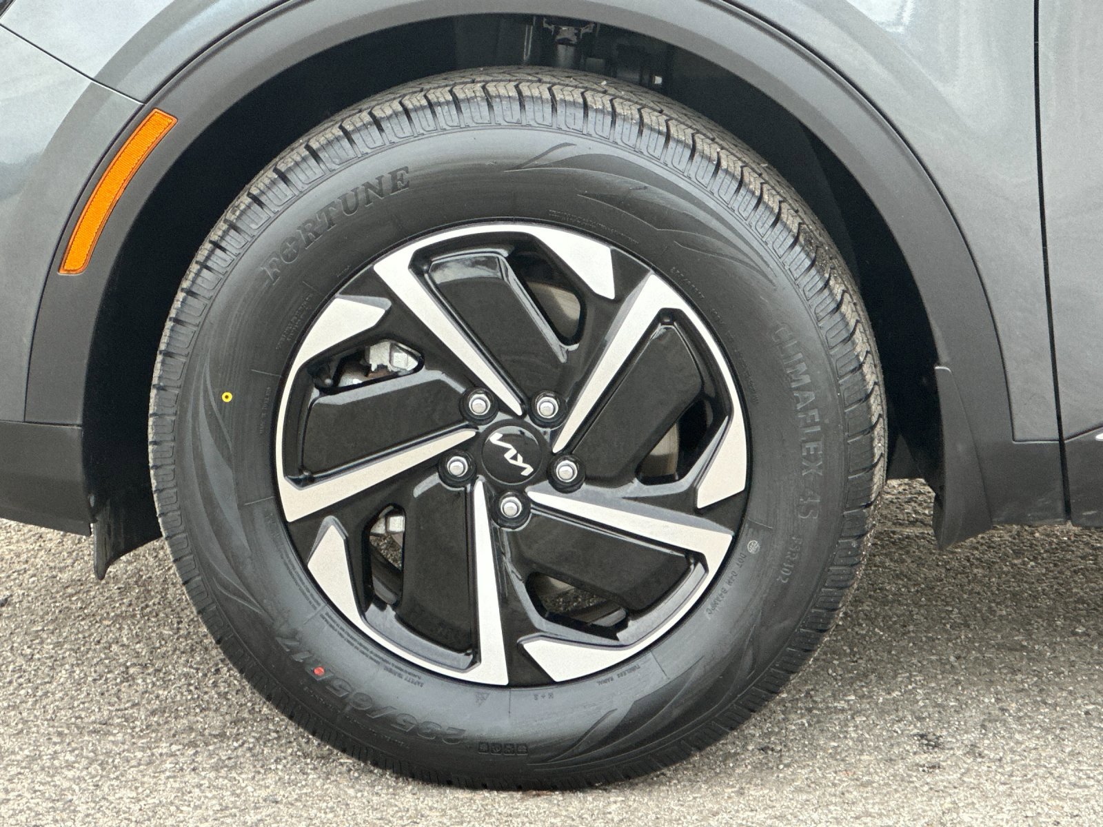 Used 2023 Kia Sportage LX image 24