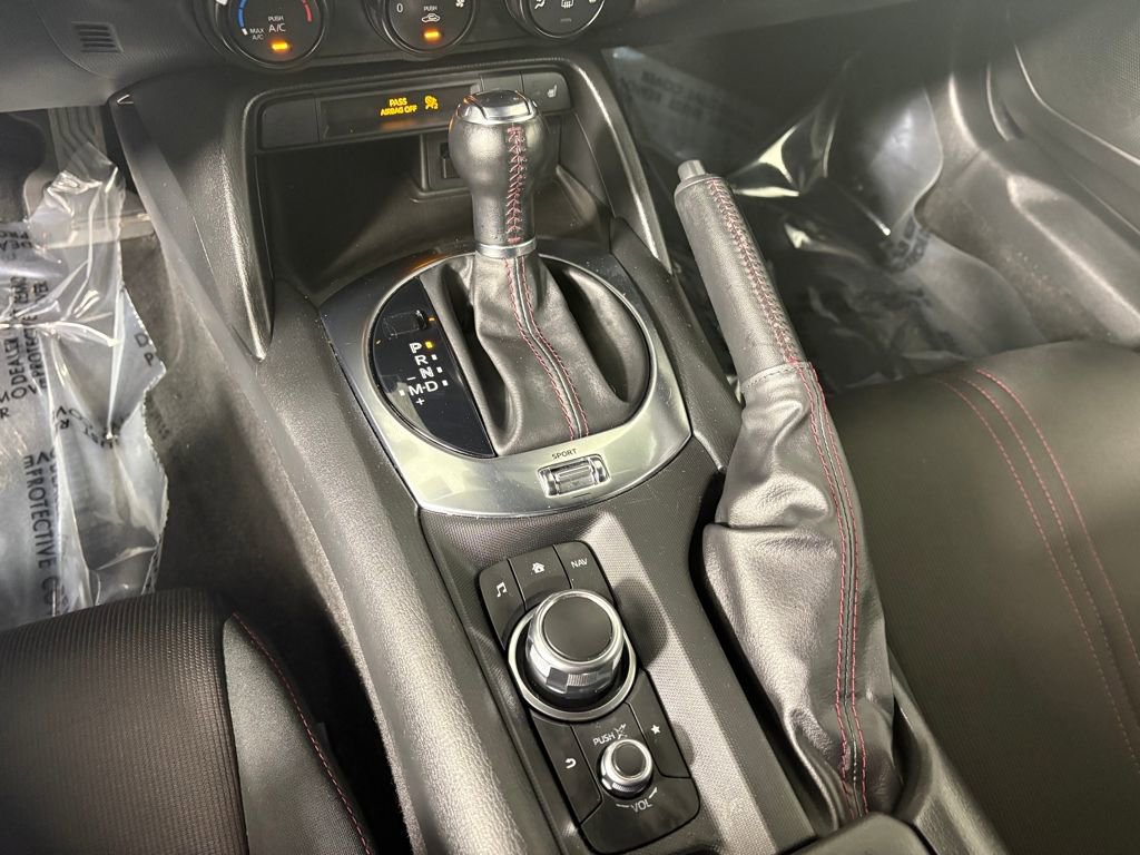 Used 2018 MAZDA MX-5 Miata Club image 20