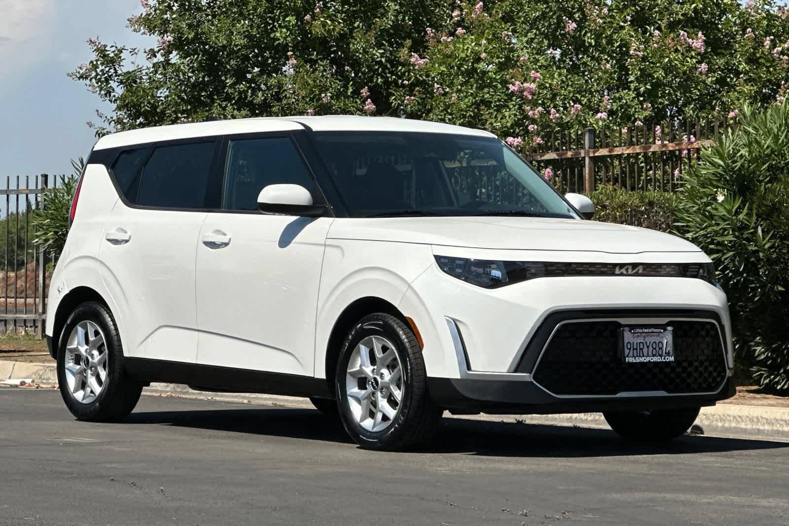 Used 2023 Kia Soul LX w/ LX Technology Package FWD image 10