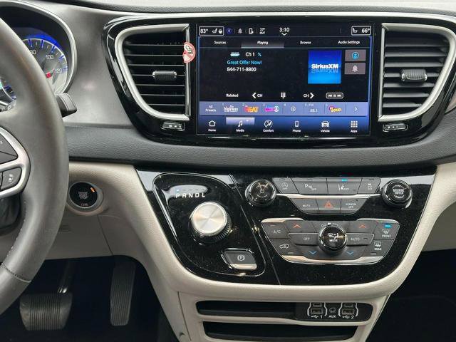 Used 2024 Chrysler Pacifica Touring-L FWD image 14
