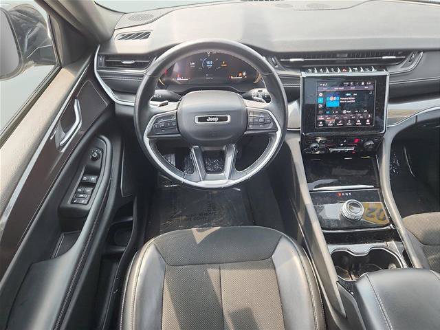 Used 2022 Jeep Grand Cherokee Altitude AWD/4WD image 13