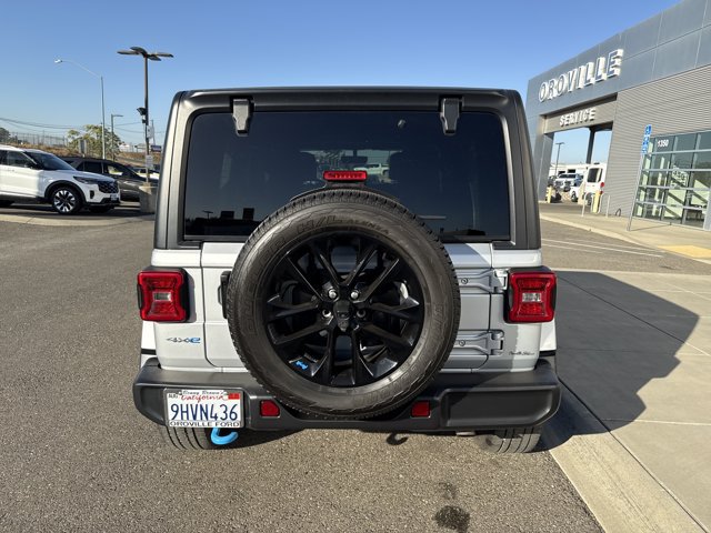 Used 2023 Jeep Wrangler Unlimited Sahara AWD/4WD image 3