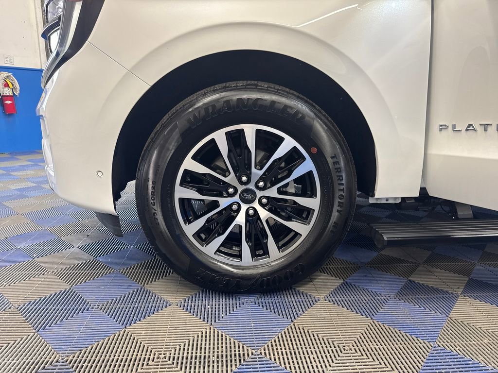 Certified 2025 Ford Expedition Platinum AWD/4WD image 29