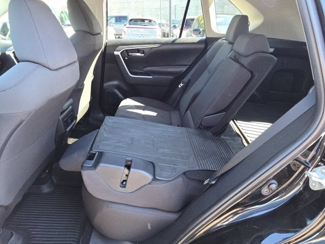 Used 2022 Toyota RAV4 XLE AWD/4WD image 45