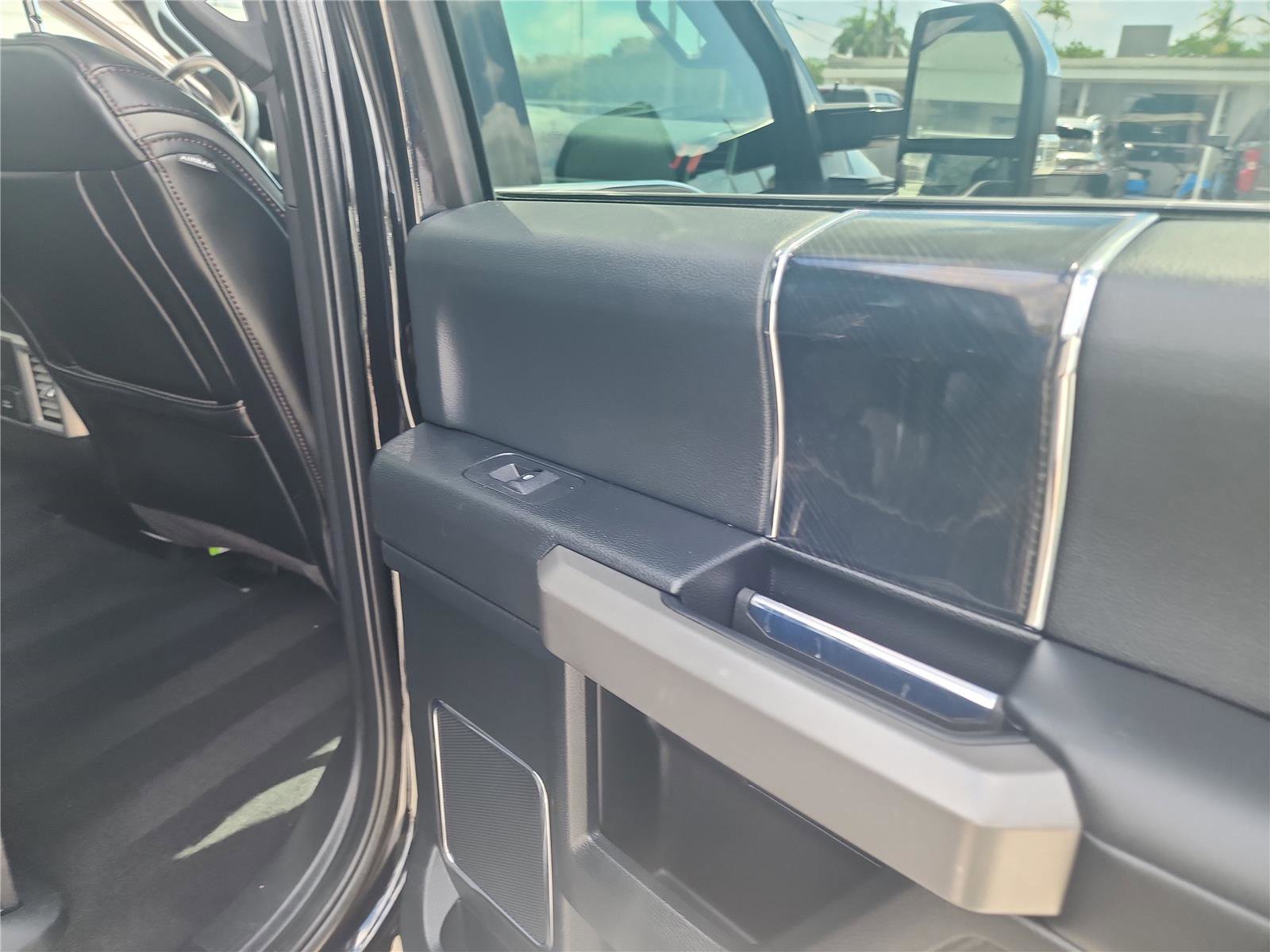 Certified 2020 Ford F350 Platinum w/ Tremor Off-Road Package AWD/4WD image 24