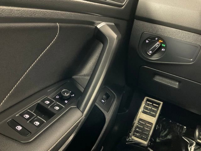 Used 2022 Volkswagen Tiguan SEL R-Line image 19