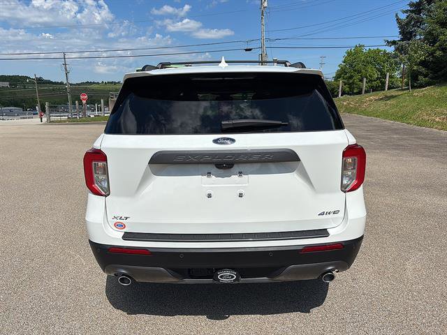 Certified 2024 Ford Explorer XLT w/ Equipment Group 202A AWD/4WD image 3