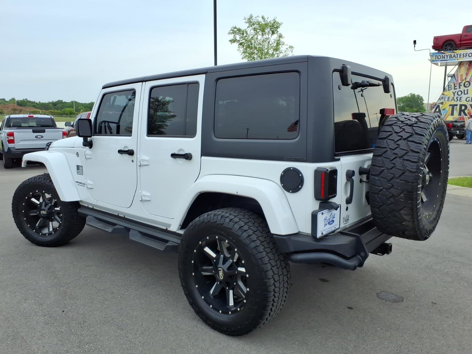 Used 2017 Jeep Wrangler Unlimited Sahara AWD/4WD image 5