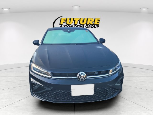 Used 2025 Volkswagen Jetta Sport FWD image 2