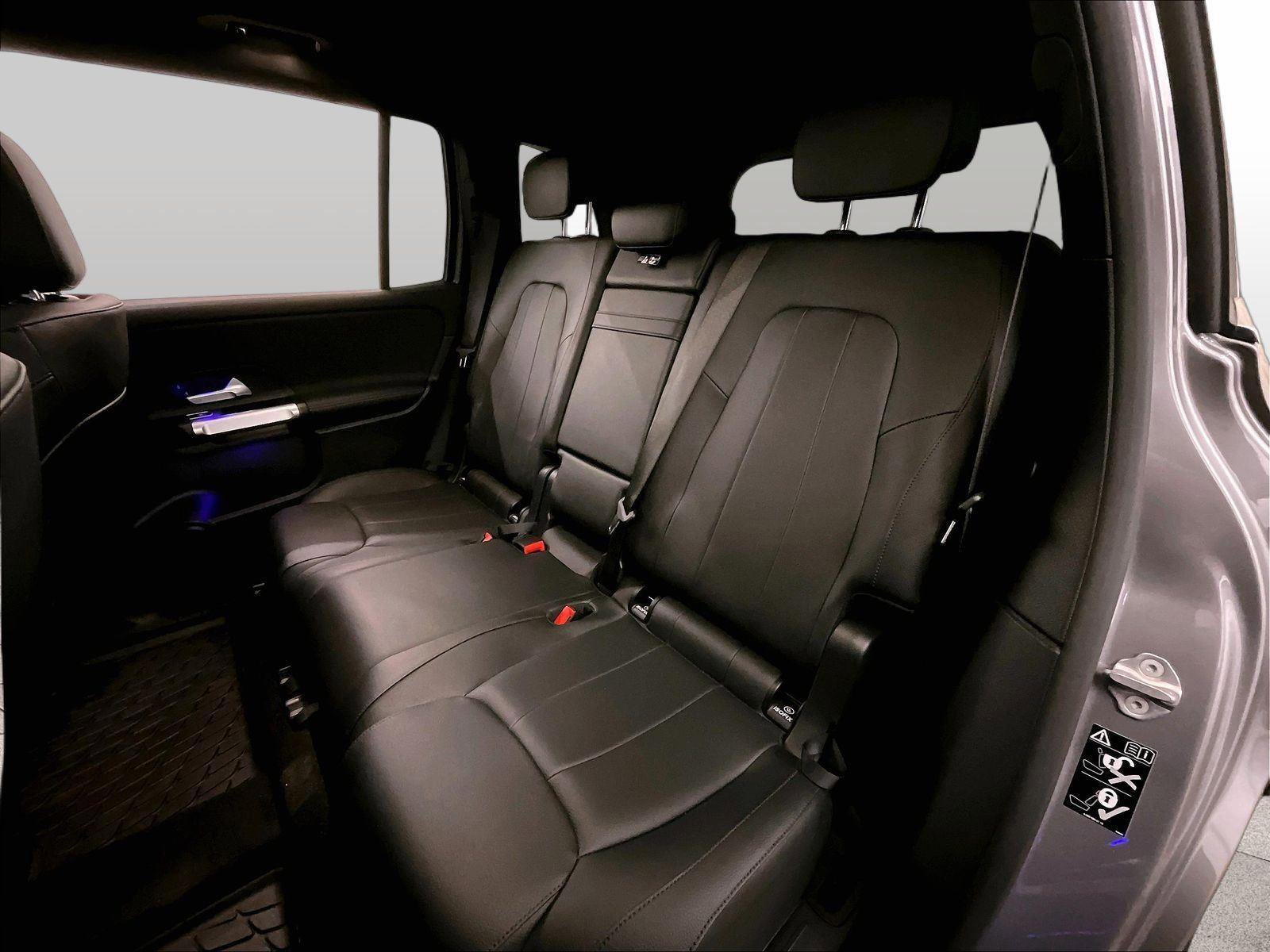 Used 2022 Mercedes-Benz EQB 300 4MATIC image 25