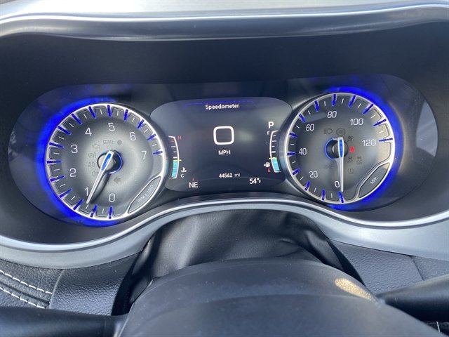 Used 2025 Chrysler Pacifica Limited FWD image 31