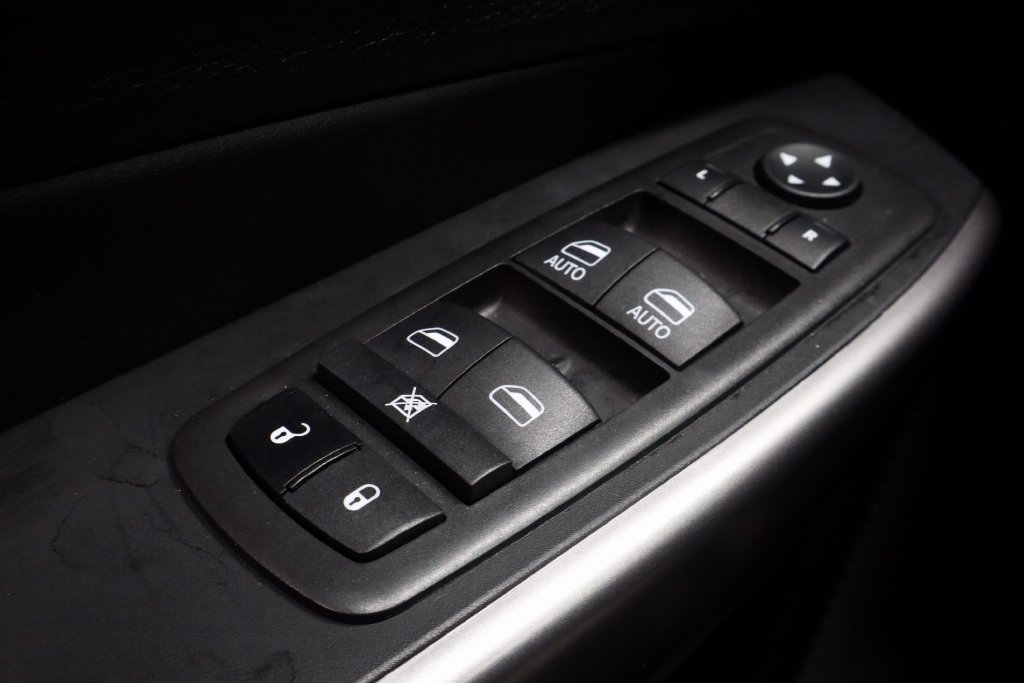 Used 2021 Jeep Cherokee Latitude Lux w/ Sun & Sound Group AWD/4WD image 26