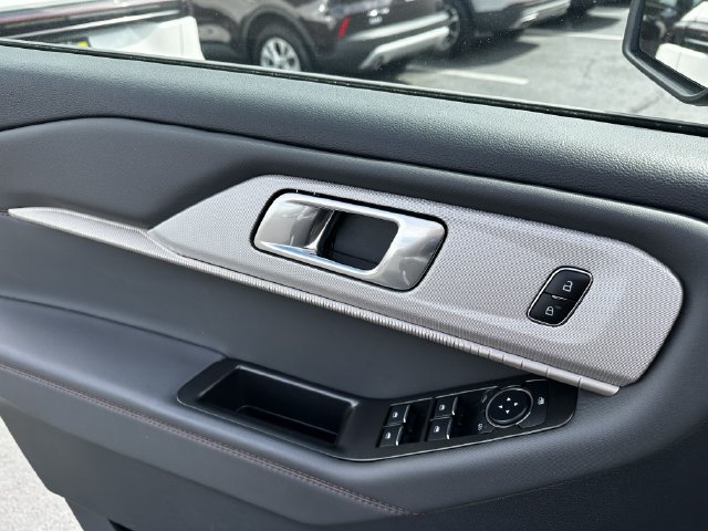 Certified 2025 Ford Explorer Active AWD/4WD image 29