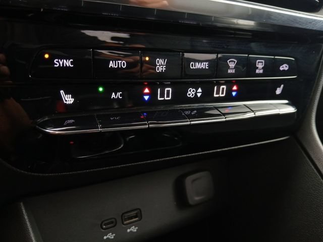 Used 2024 Buick Encore GX Avenir w/ Avenir Convenience Package FWD image 5