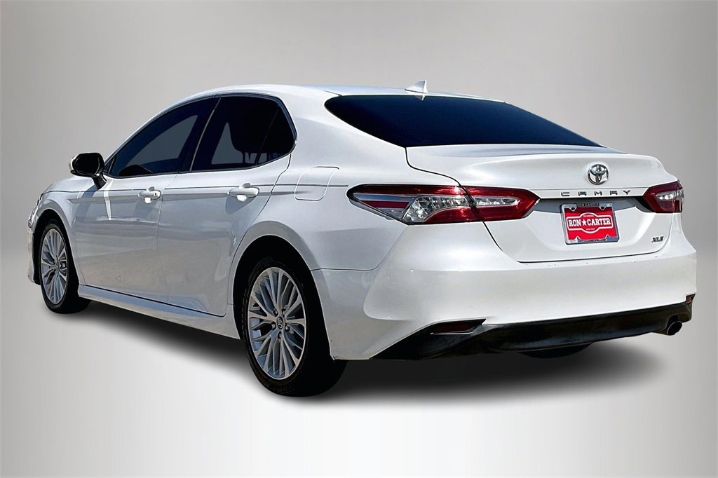 Used 2020 Toyota Camry XLE image 2