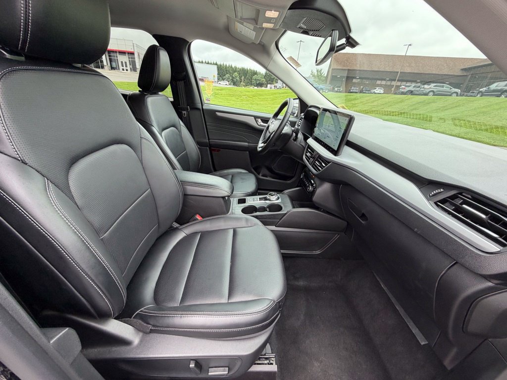 Certified 2025 Ford Escape Platinum AWD/4WD image 32