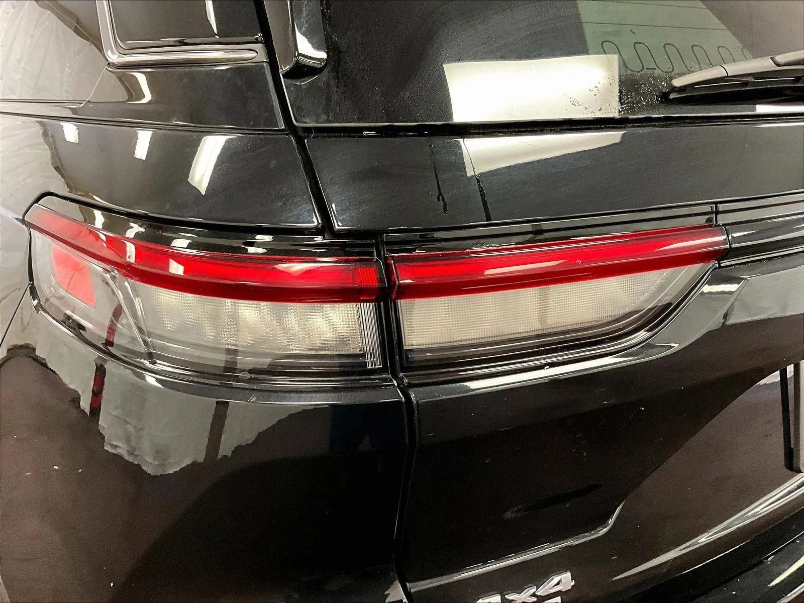 Used 2023 Jeep Grand Cherokee Limited image 28