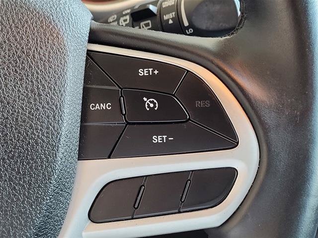 Used 2018 Jeep Cherokee Trailhawk w/ Comfort/Convenience Group AWD/4WD image 32