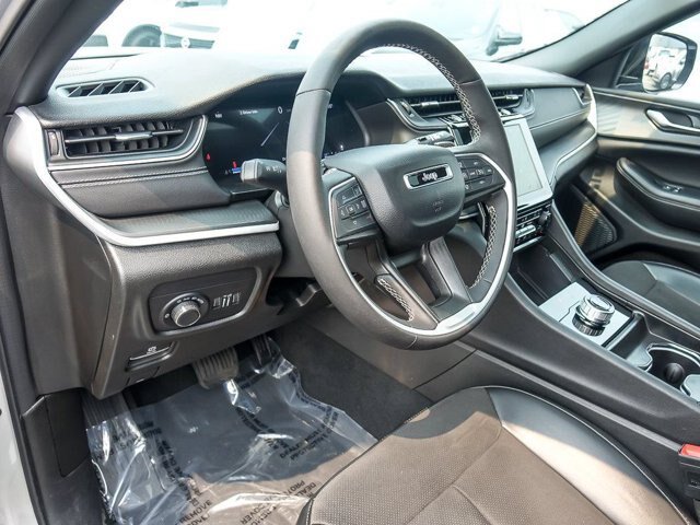 Used 2024 Jeep Grand Cherokee L Altitude AWD/4WD image 14