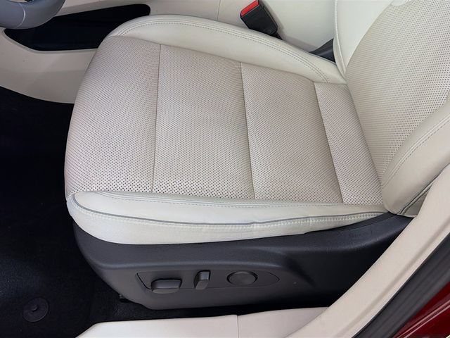 Used 2022 Buick Envision Essence w/ Technology Package I FWD image 24