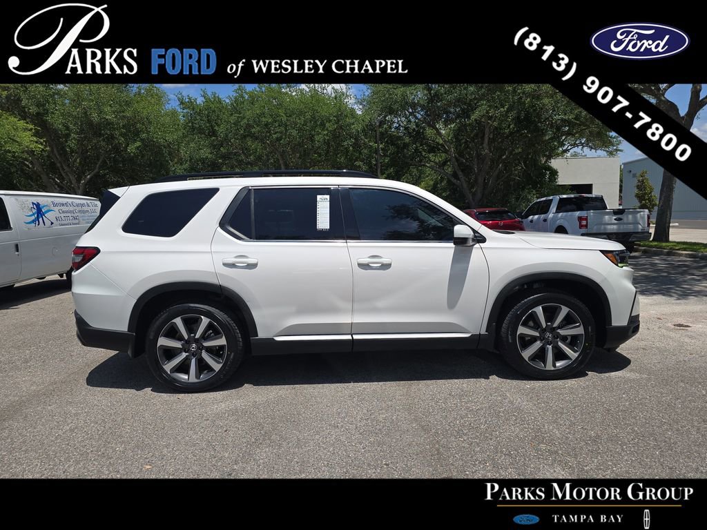 Used 2023 Honda Pilot Touring image 3