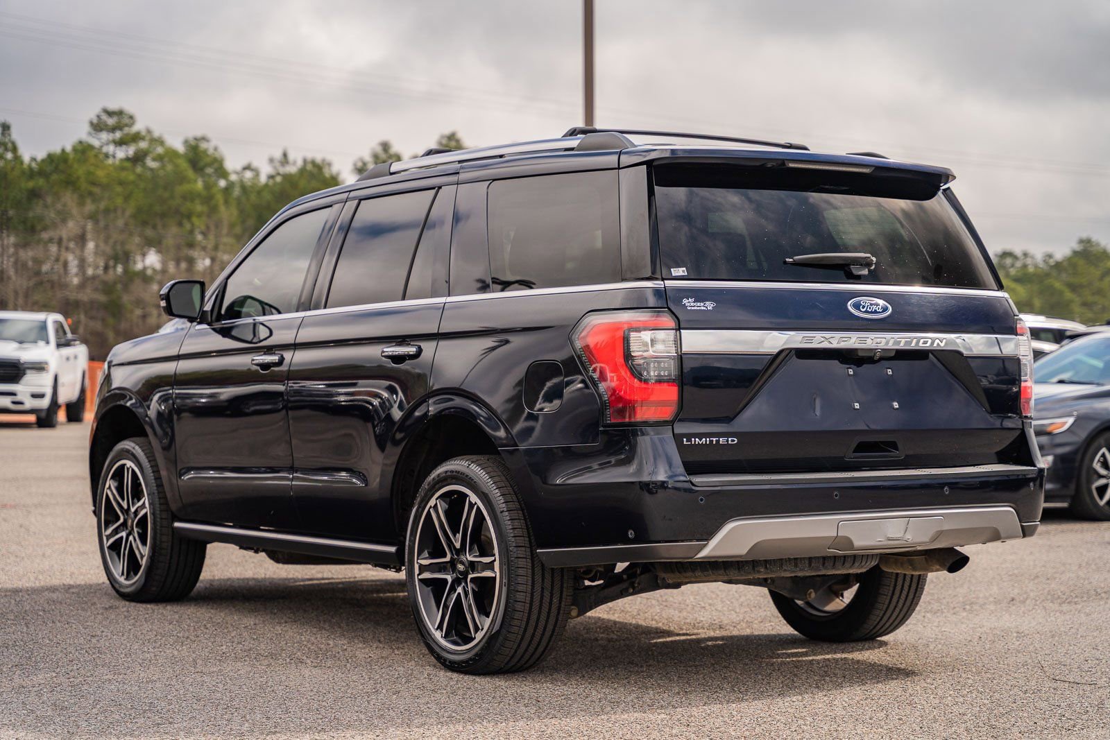 Certified 2021 Ford Expedition Limited image 3