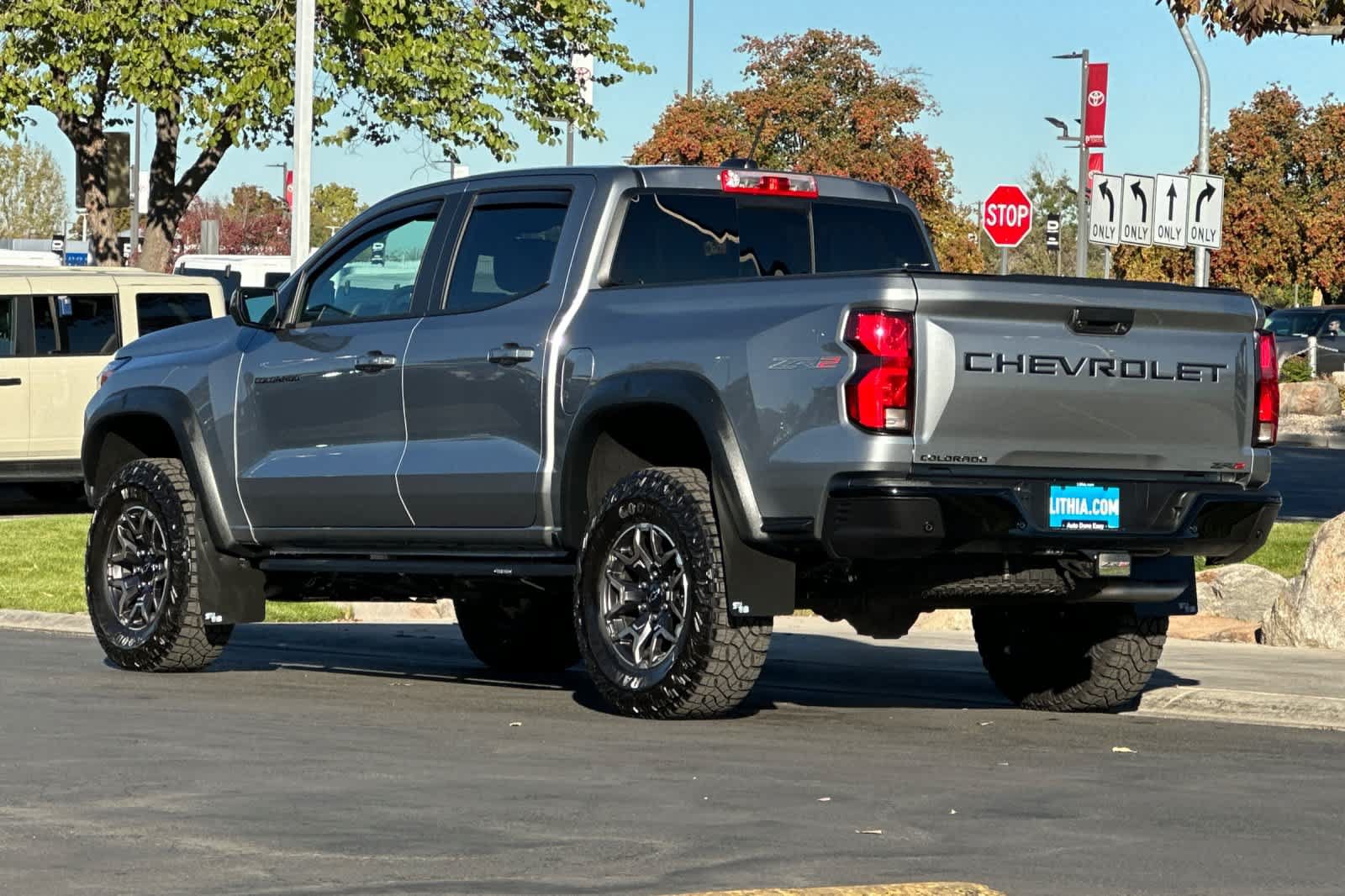Used 2026 Chevrolet Colorado ZR2 w/ Technology Package AWD/4WD image 6