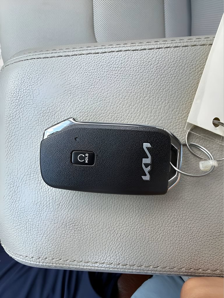 Used 2025 Kia Sportage EX FWD image 33