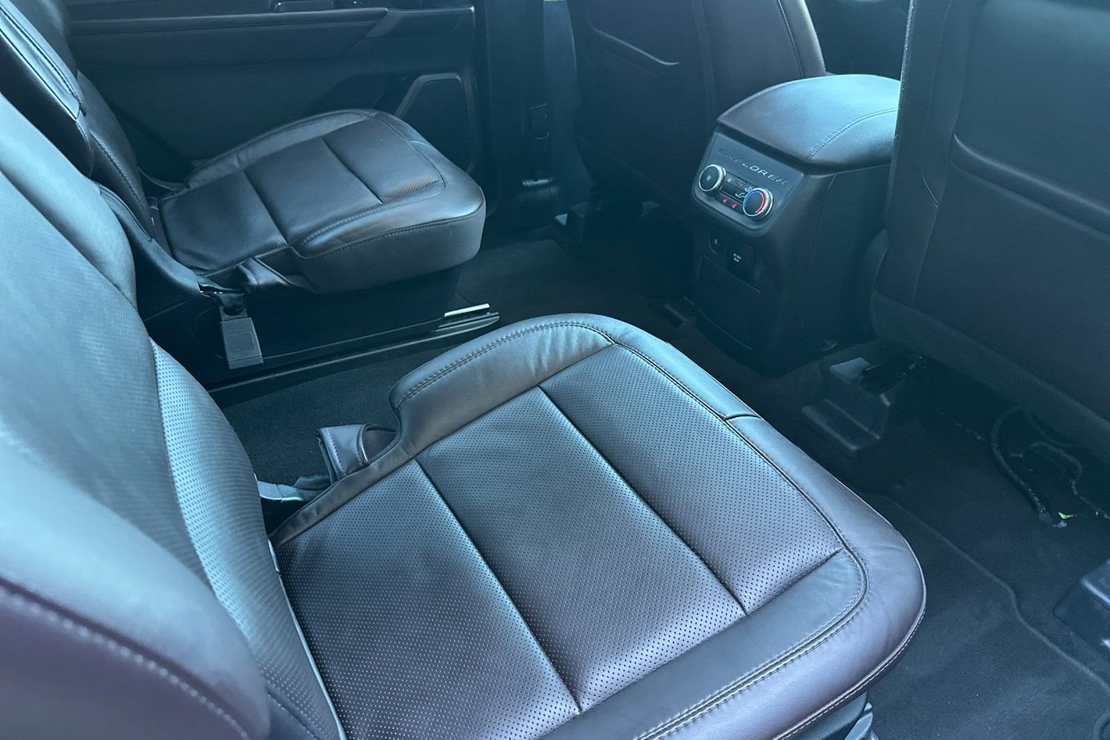 Certified 2025 Ford Explorer Platinum w/ LUX Leather Package AWD/4WD image 19