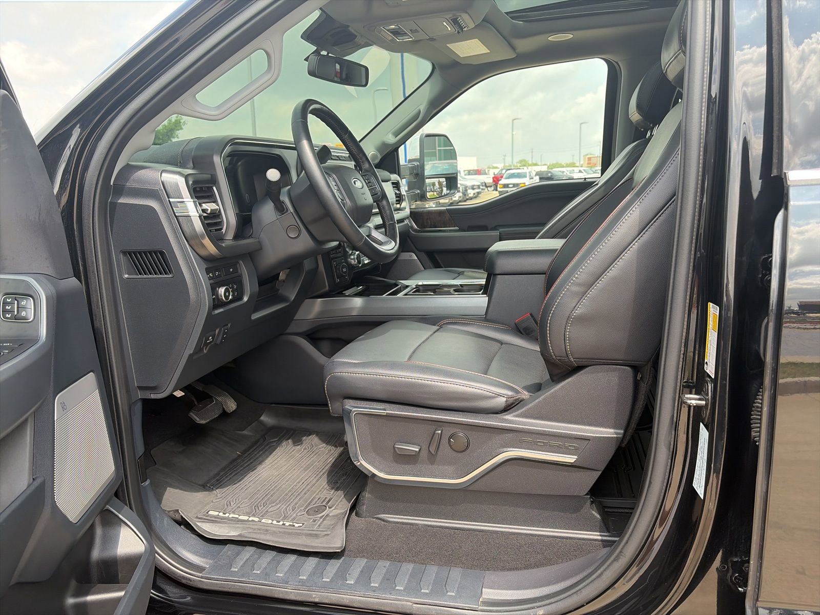 Certified 2024 Ford F250 Lariat w/ Lariat Ultimate Package AWD/4WD image 12