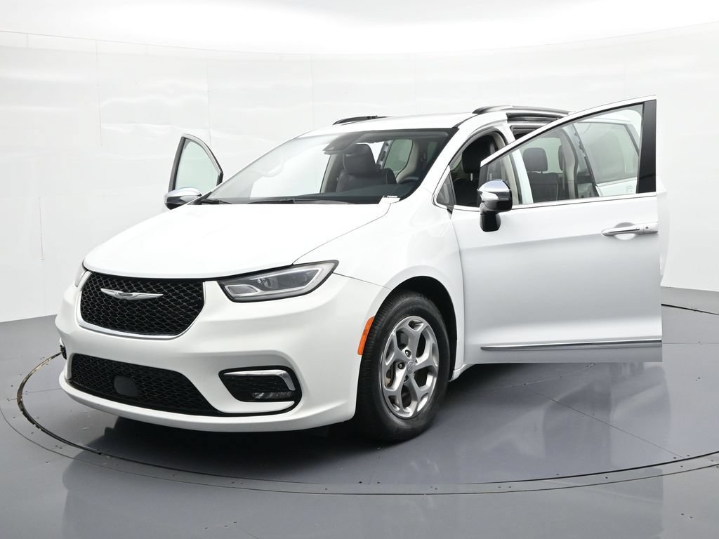 Used 2023 Chrysler Pacifica Limited FWD image 24