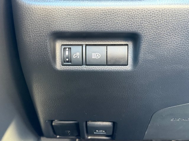Used 2025 Toyota RAV4 XLE FWD image 10