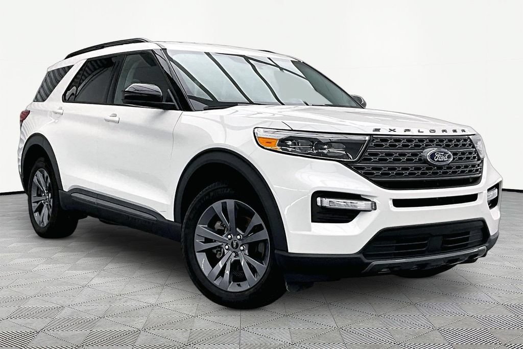 Certified 2024 Ford Explorer XLT w/ Equipment Group 202A AWD/4WD image 12
