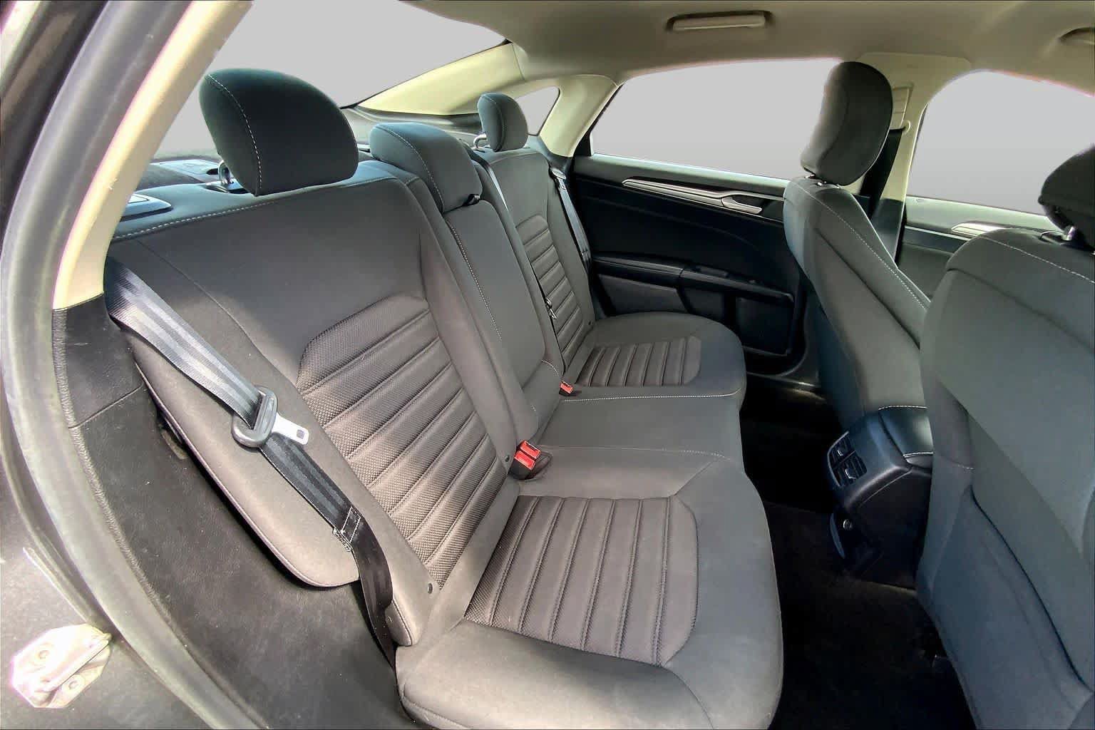 Certified 2019 Ford Fusion SE FWD image 19