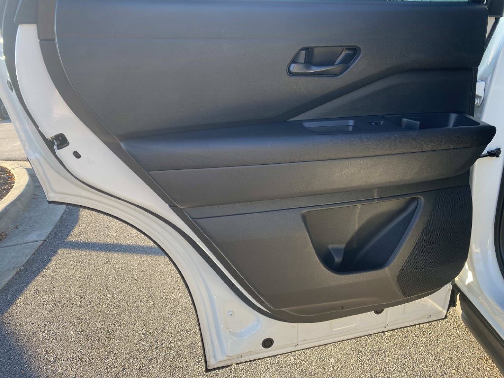 Used 2025 Nissan Pathfinder SV AWD/4WD image 14