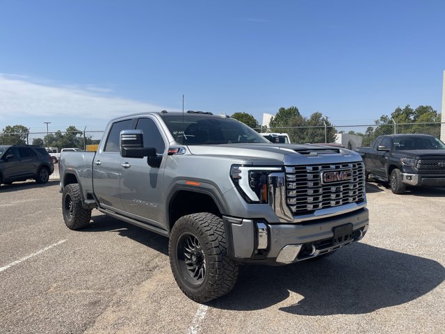 Used 2024 GMC Sierra 2500 Denali w/ Denali Reserve Package AWD/4WD image 2