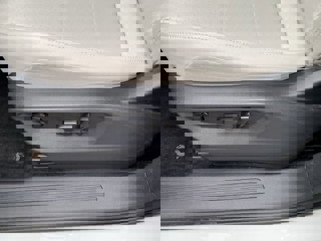 Used 2019 Volkswagen Tiguan SE image 12